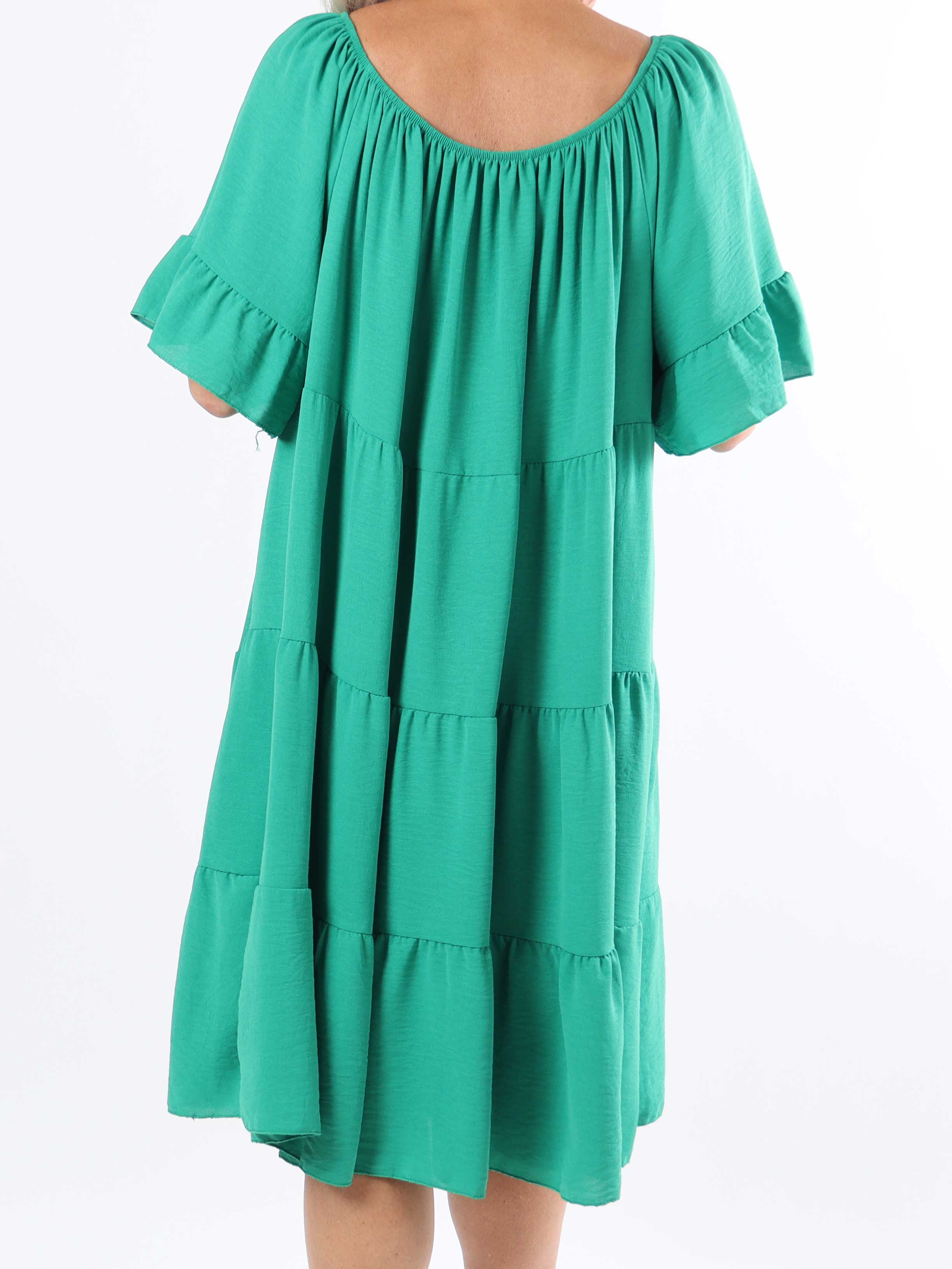 Murcia - Lag på lag plus size kjole i viskose med elastik i udskæringen